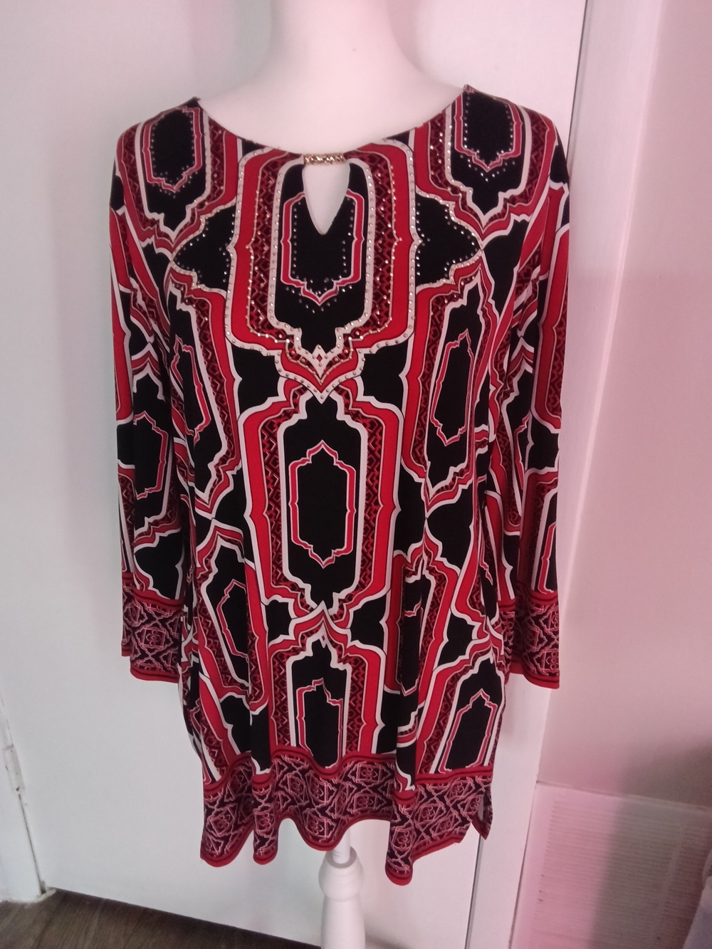 JM Collection Black and Red Geometric Tunic with Keyhole